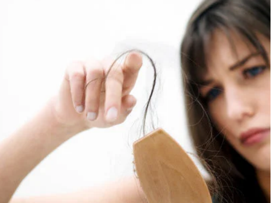 儷真護發(fā)知識：頭發(fā)經(jīng)常補水還是干？